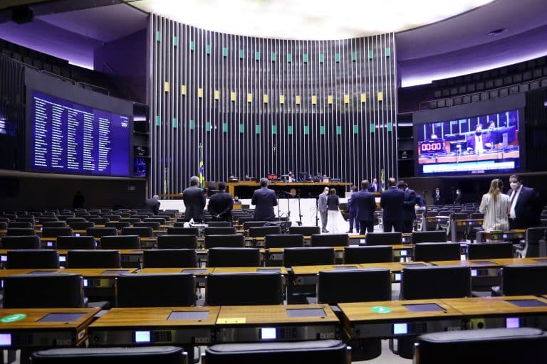 Plenário pode votar hoje MP de auxílio a estados e municípios