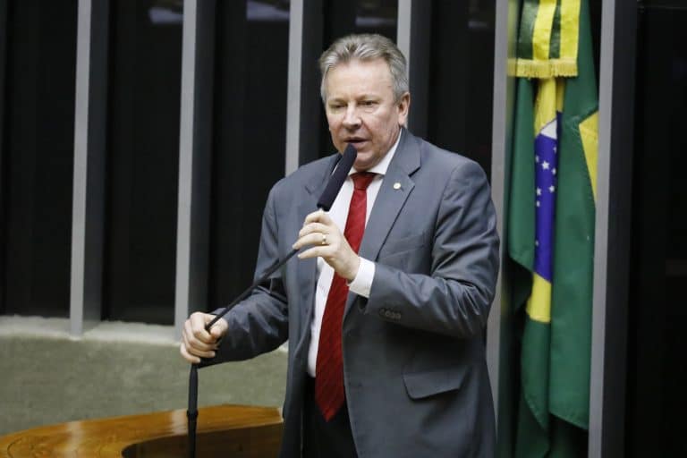 Proposta altera regras trabalhistas durante pandemia