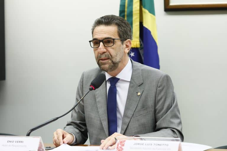 Projeto define medidas emergenciais para regular oferta de alimentos à população
