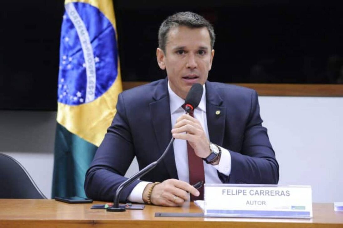 Proposta exige quadra poliesportiva coberta em escolas da rede pública