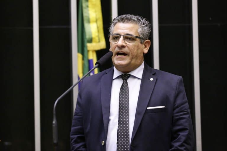 Projeto autoriza porte de arma para advogados e outros profissionais em atividade de risco