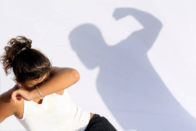 Projeto obriga condomínios a denunciar casos de violência doméstica