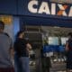 Movimento em frente a agência da Caixa em Brasília