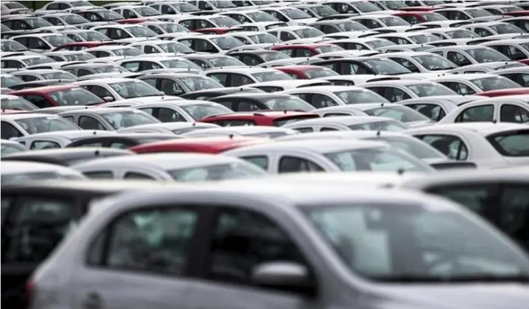 É mais benéfico alugar do que comprar um carro devido a que não se paga o seguro nem o IPVA