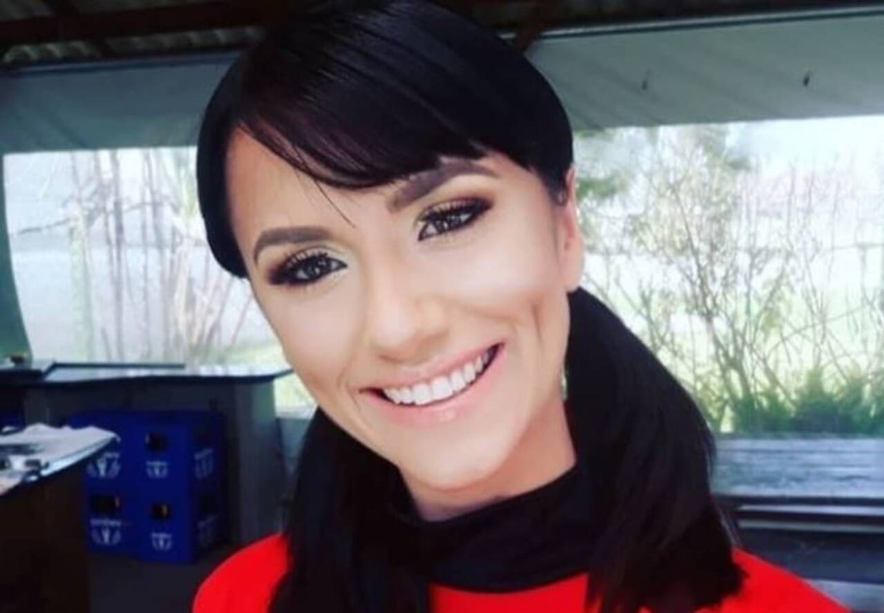 Professora morre ao cair de costão quando fazia fotos em praia de Santa Catarina