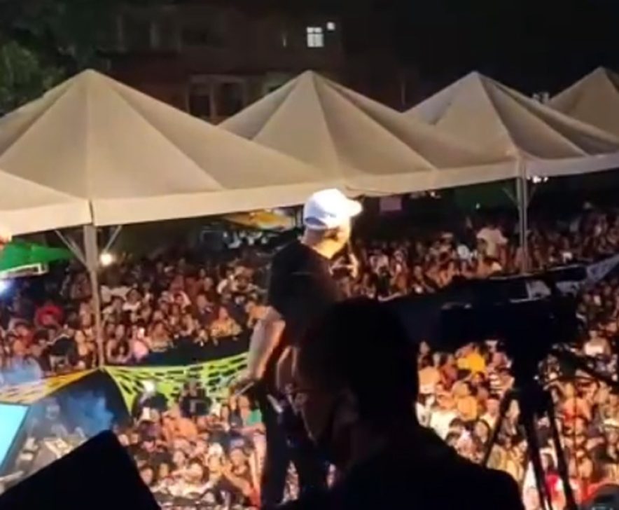 Belo é preso por show em escola na Maré durante a pandemia