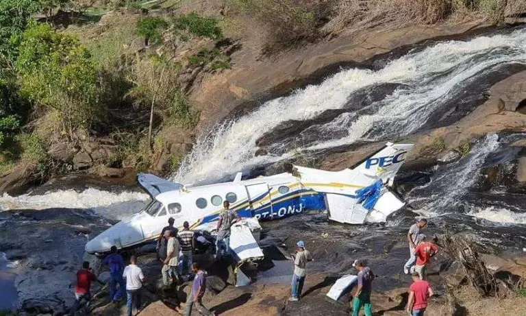 Avião de Marília Mendonça cai em Minas Gerais