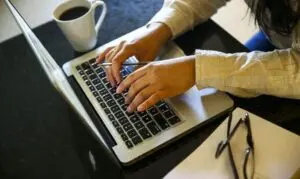 Estudo aponta ineficiência na semana de 5 dias e defende trabalho de 4 dias