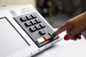 Câmara dos Deputados lança publicação sobre inteligência artificial e processos eleitorais