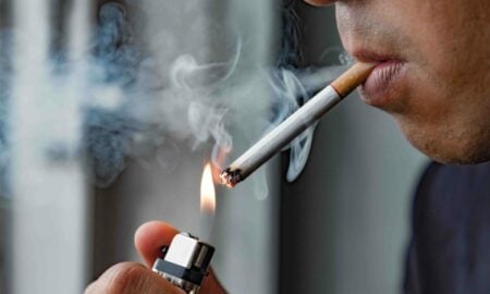 SUS CIGARRO FUMANTE