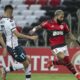Flamengo inicia disputa com Vélez por vaga na final da Libertadores