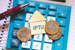 IPTU em nome errado na prefeitura gera riscos graves para novos donos de imóveis