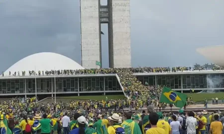 Bolsonaristas invadem Congresso Nacional, em Brasília