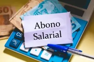 Liberação do abono salarial ocorre em 17 de agosto com pagamentos de até R$ 1.621