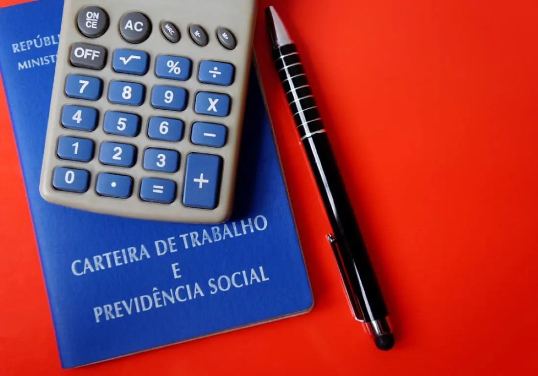 Carteira do INSS e calculado de aposentadoria