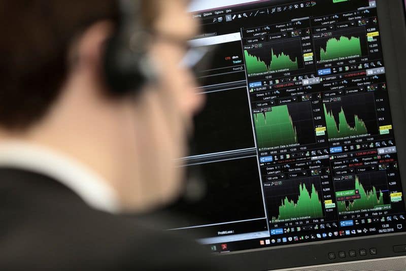 Wall Street fecha em alta com salto de bancos e foco no Fed