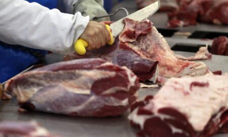 China retoma compra de carne bovina do Brasil; habilita 4 novas plantas