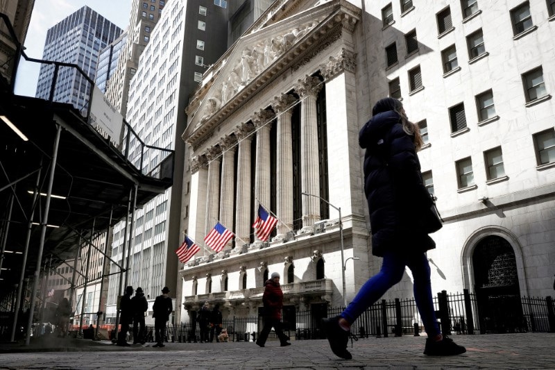 Wall St sobe com expectativas de pausa nos aumentos de juros do Fed