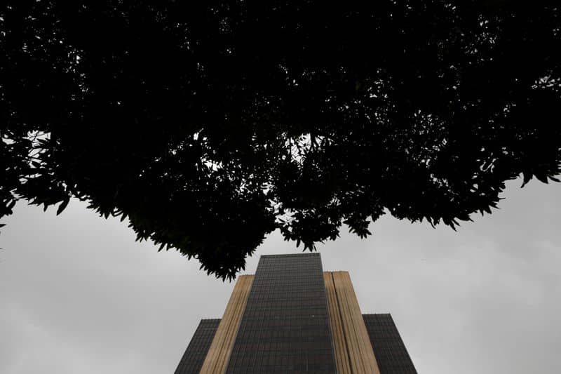 Grandes bancos reforçam expectativa de redução da Selic só perto do final do ano após Copom duro