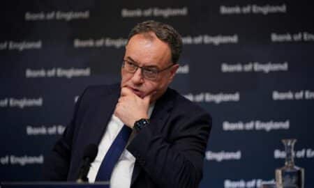 Presidente do BC britânico pede que empresas considerem inflação mais baixa ao definir preços