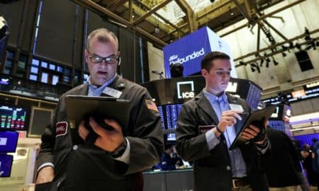 Wall Street fecha em alta após autoridades do Fed acalmarem nervosismo sobre bancos