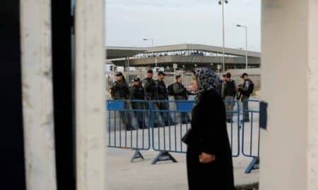 Milhares visitam Mesquita de Al-Aqsa, em Jerusalém, para orações da primeira 6ªfeira do Ramadã