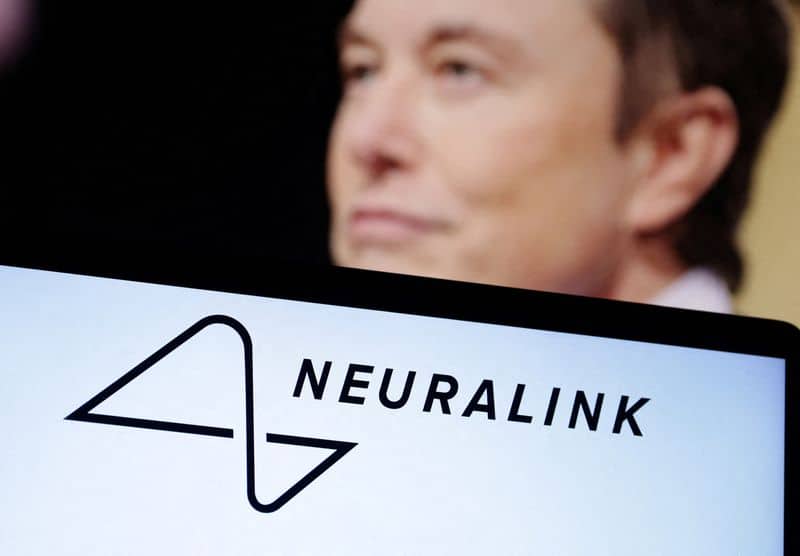 Empresa de implantes cerebrais de Elon Musk busca parceiros para iniciar testes em humanos