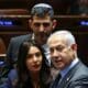 Governo de Israel adia reforma judicial em meio a protestos em massa