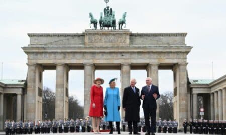 Rei Charles visita Alemanha em primeira viagem ao exterior como monarca