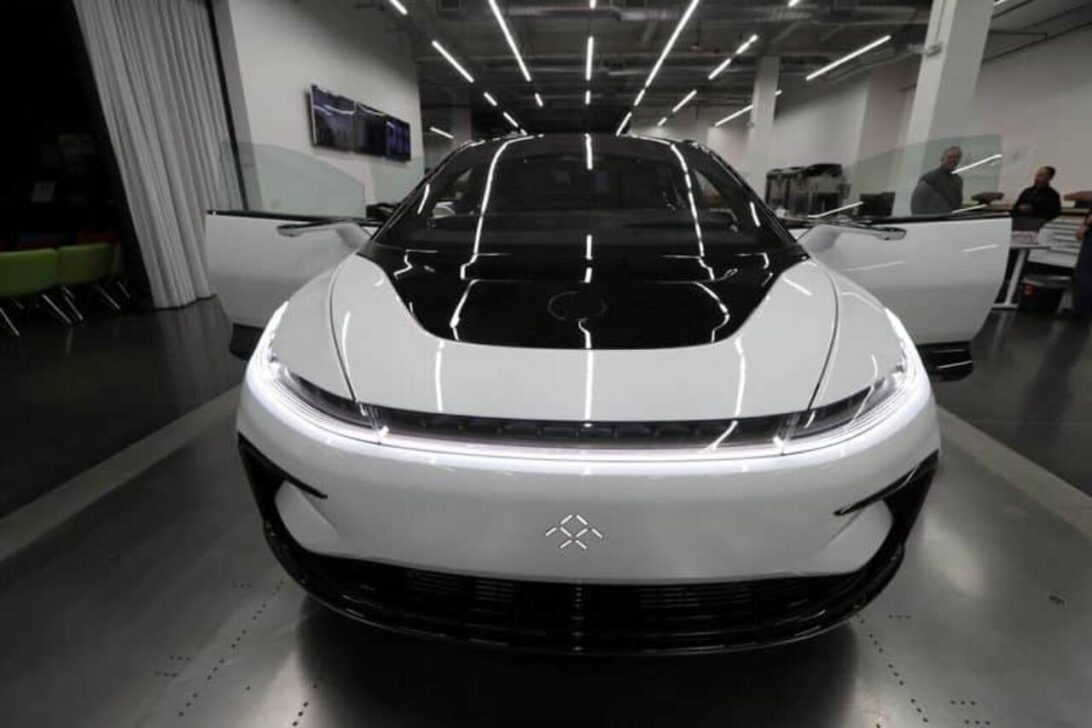 Faraday Future inicia produção de carro elétrico FF 91 após meses de atraso, ações disparam