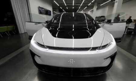 Faraday Future inicia produção de carro elétrico FF 91 após meses de atraso, ações disparam