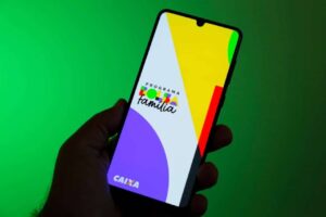 aplicativo e celular do bolsa familia