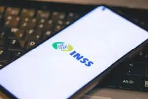 Saque de aposentadoria após morte do segurado exige regras rígidas do INSS para evitar bloqueios