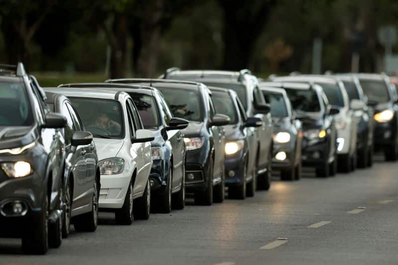 Vendas de veículos novos disparam em março sobre base de comparação fraca, diz Fenabrave