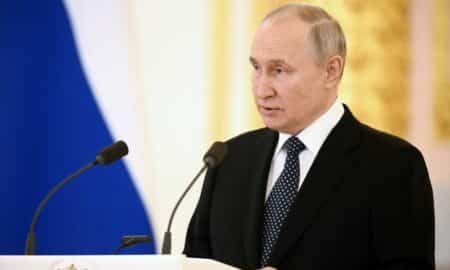 Putin repreende embaixadores dos EUA e da UE em cerimônia no Kremlin