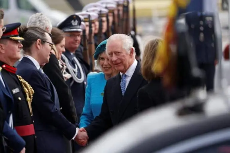 Rei Charles apoia pesquisa sobre vínculos escravistas da monarquia