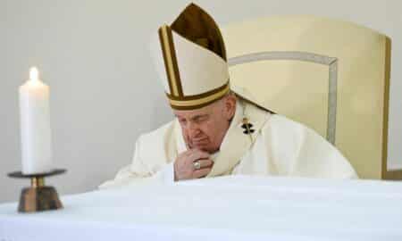 Após bronquite, clima frio força papa Francisco a não participar de procissão ao ar livre