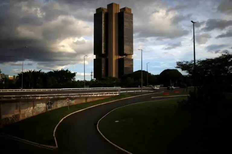 Analistas elevam projeção de inflação em 2023 e 2024, mas mantêm para anos seguintes