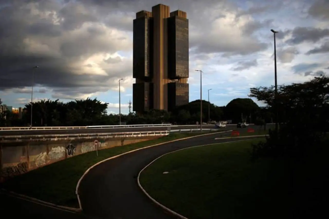 Analistas elevam projeção de inflação em 2023 e 2024, mas mantêm para anos seguintes