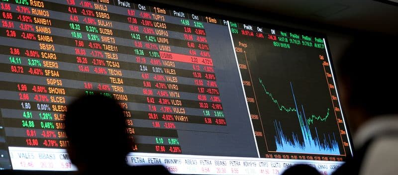 Ibovespa fecha em alta com suporte de blue chips, mas volume reduzido