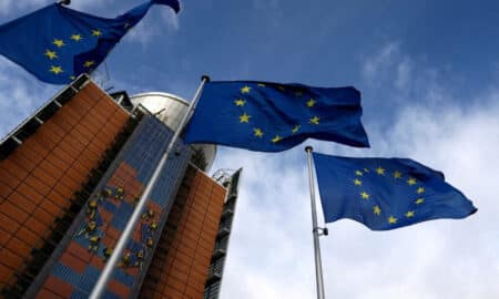 Confiança dos investidores da zona do euro melhora em abril