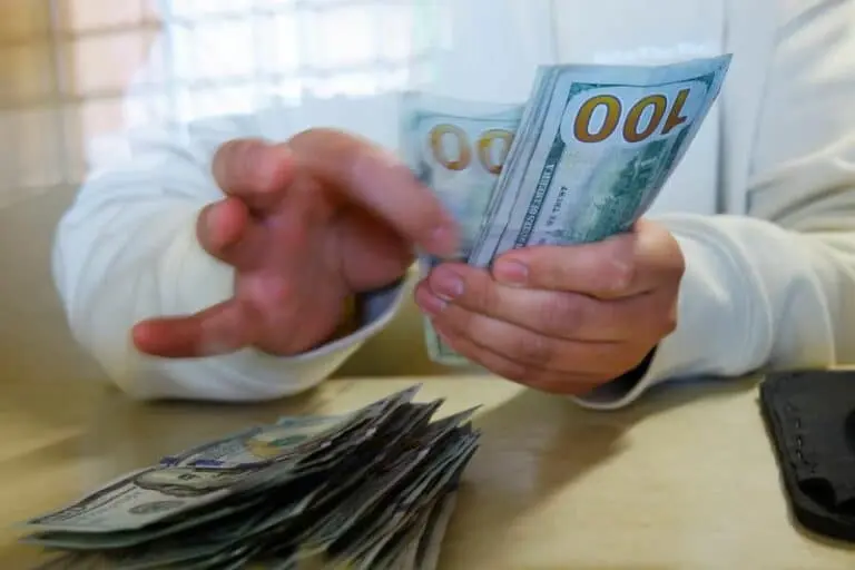 Fluxo cambial no Brasil é positivo em US$2,553 bi em abril até dia 6, diz BC