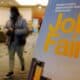 Pedidos semanais de auxílio-desemprego nos EUA aumentam à medida que o mercado de trabalho desacelera
