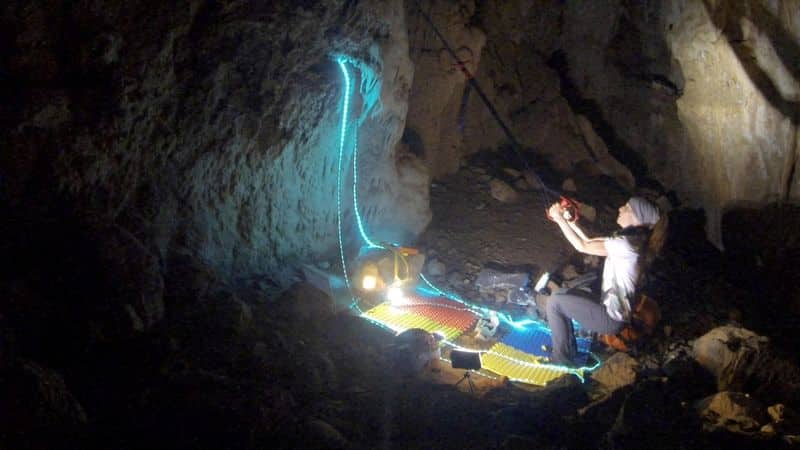 Atleta espanhola sai à luz do dia após 500 dias em caverna