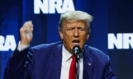 Campanha de Trump relata ter arrecadado 14,5 milhões de dólares no início de 2023