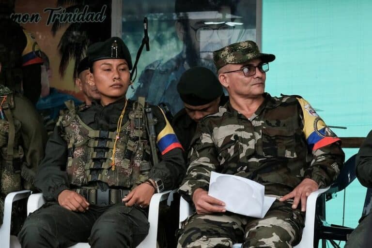 Grupo dissidente das Farc diz que iniciará negociações de paz com governo colombiano em maio