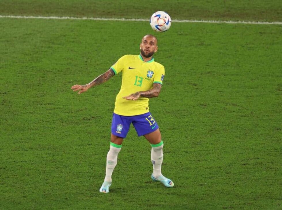 Daniel Alves alega que houve sexo consensual em caso em que é acusado de agressão sexual