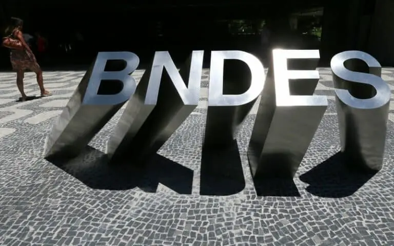 BNDES anuncia linha de R$2 bi para agricultor que tem recebíveis em dólar