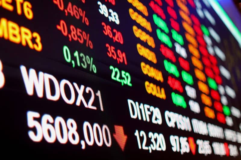 Ibovespa tem leve queda com nova previsão de envio de regra fiscal ao Congresso