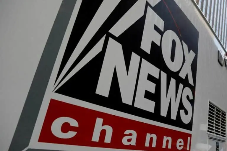 Julgamento de processo da Dominion contra a Fox continuará na terça-feira após atraso